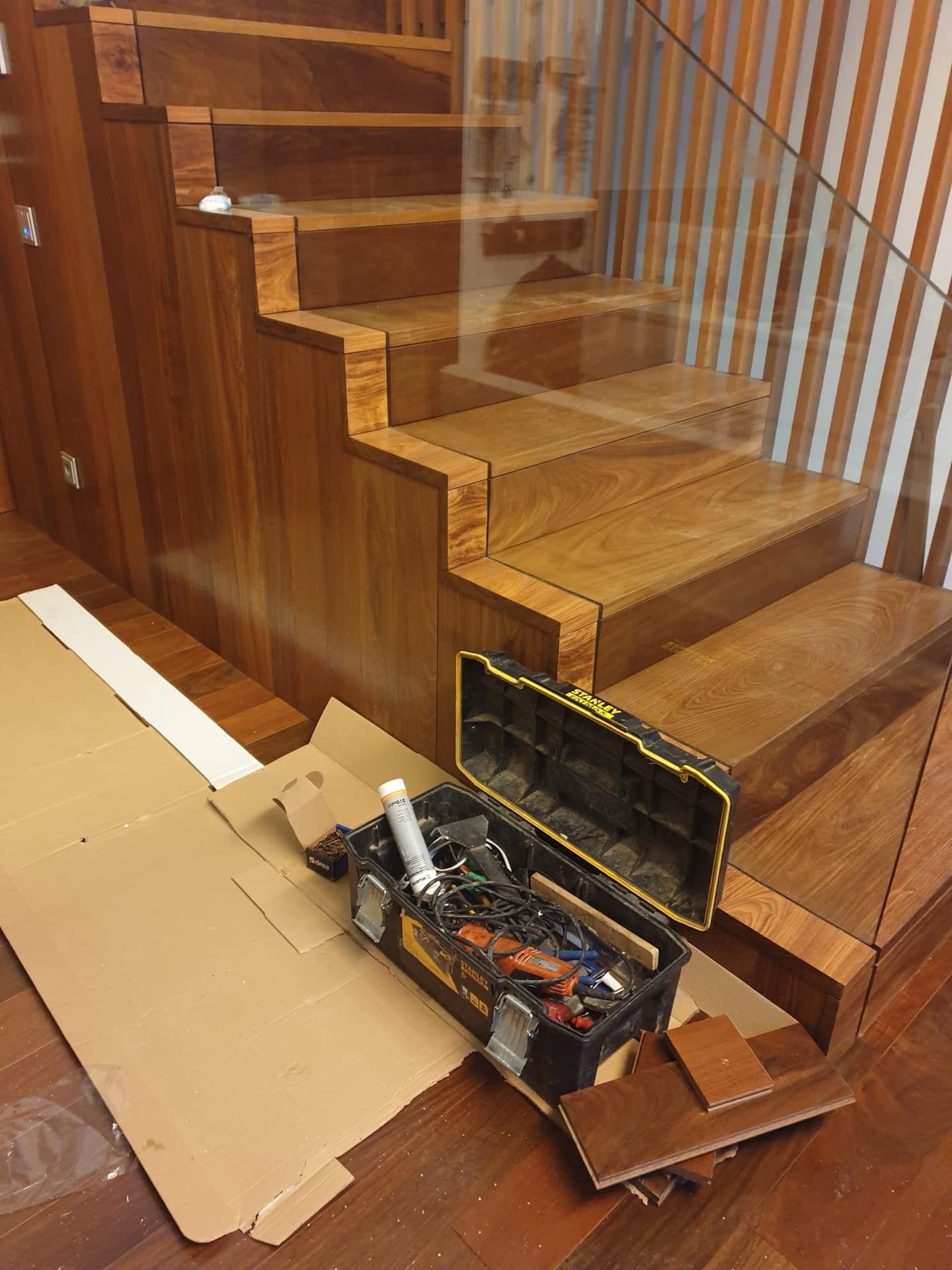 Detalle de remates en una instalación de parquet