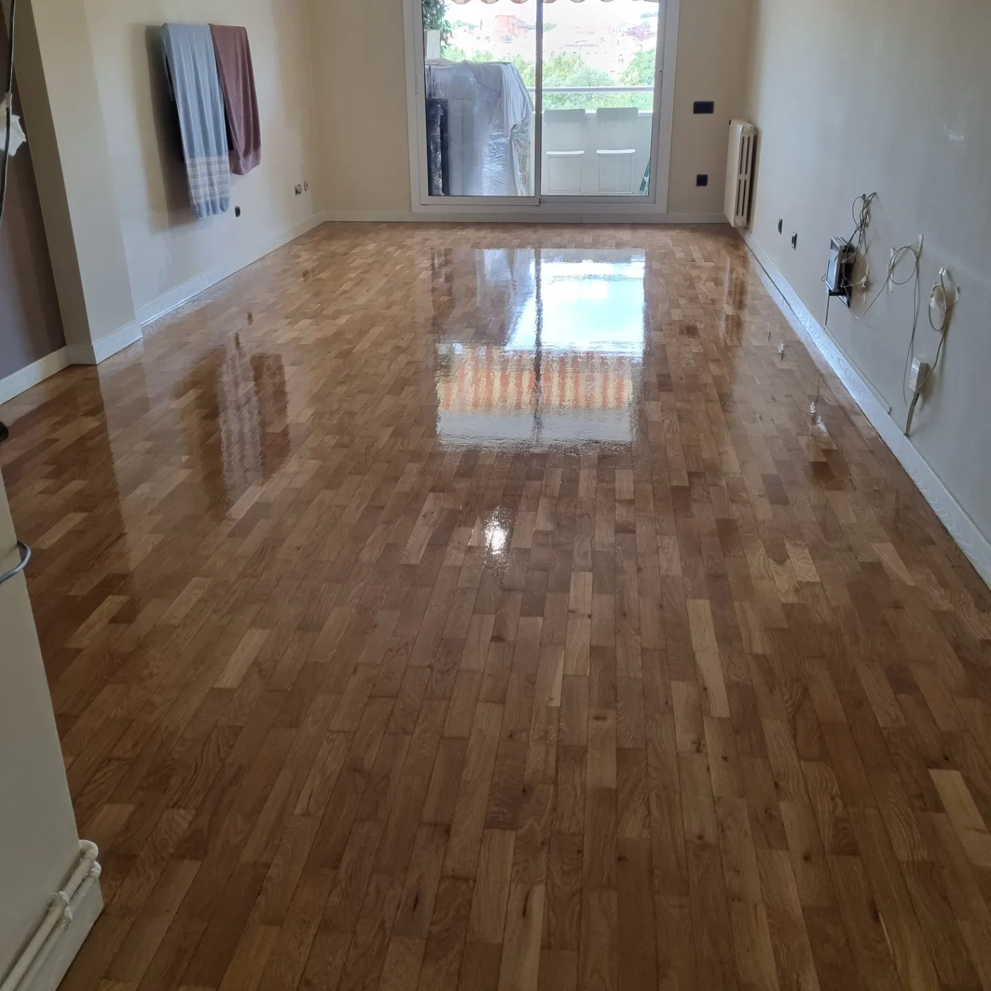 Parquet recién barnizado